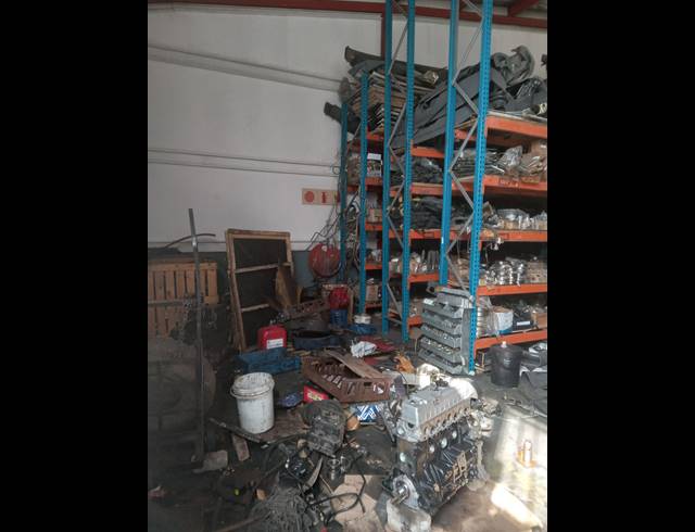 192M² FACTORY TO LET IN JET PARK